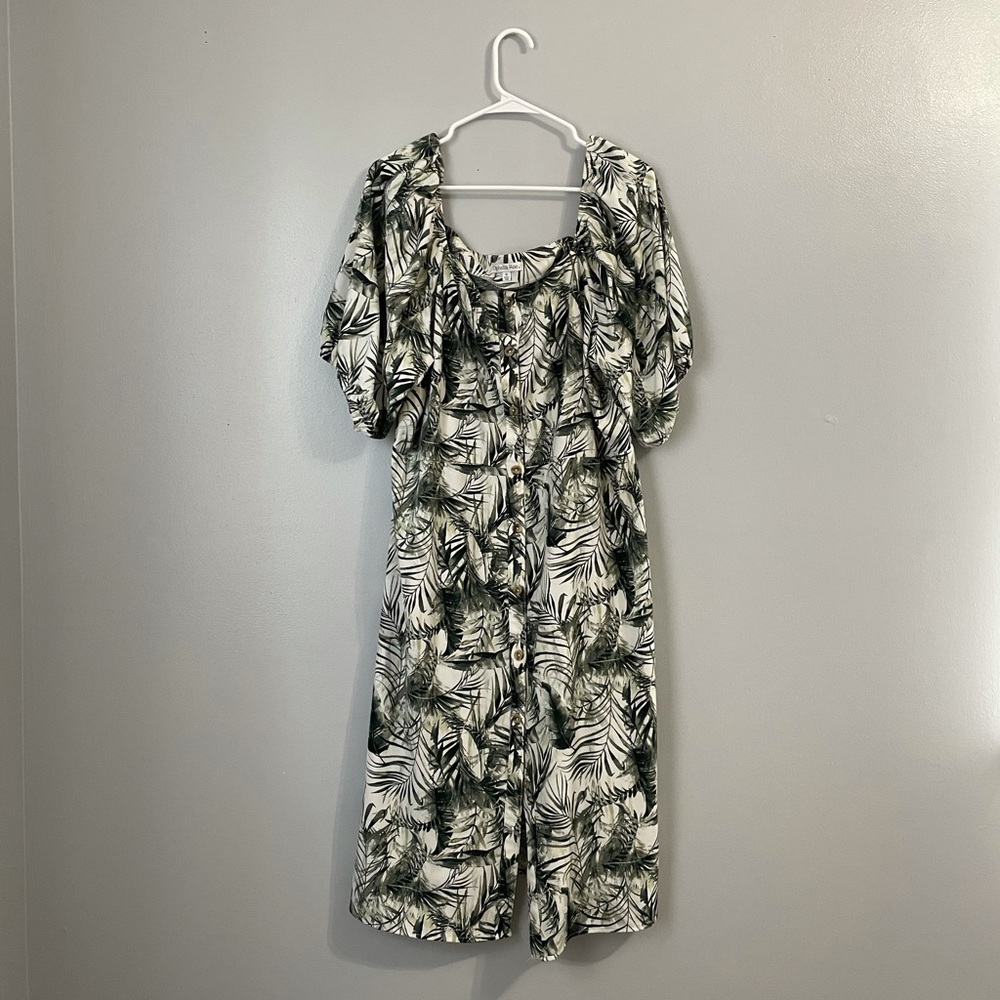 Adorable green puffy sleeve dress